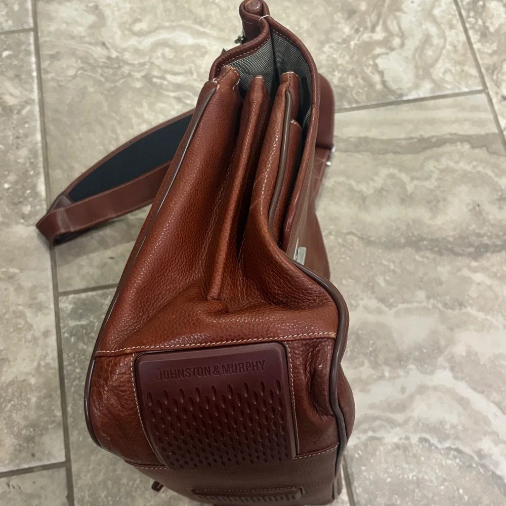 Johnston & Murphy Mens Brown Leather Briefcase Messenger Laptop Bag Turn Lock